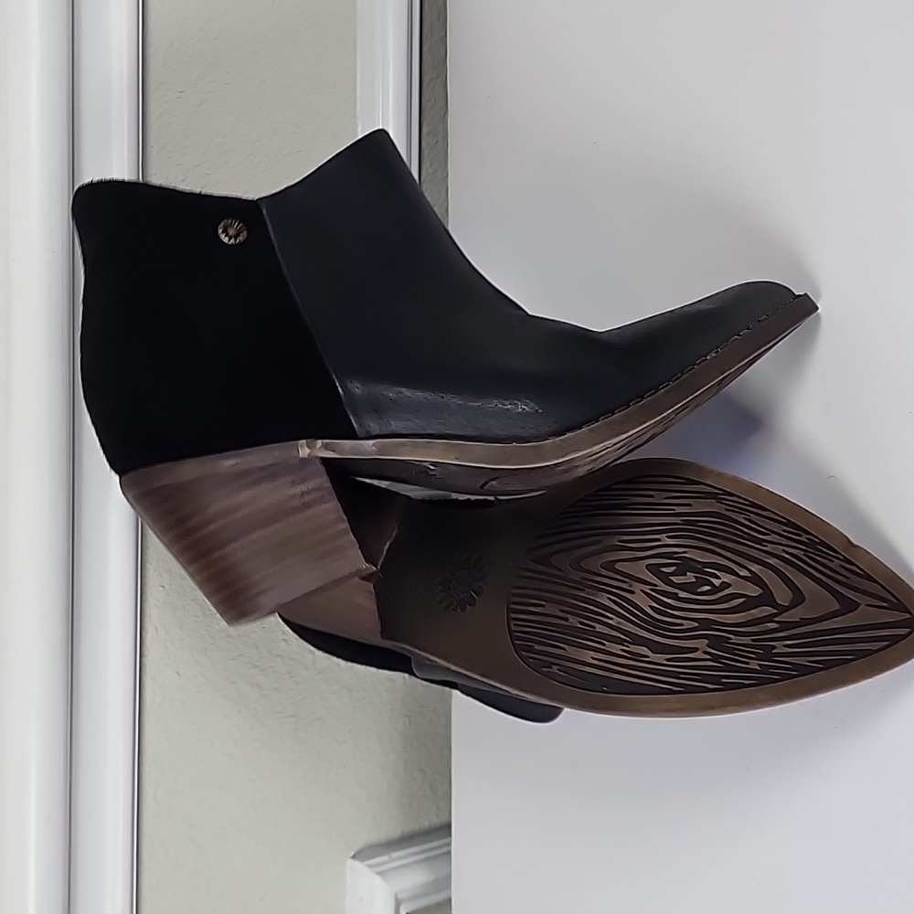 Yellow Box “Dannika” Women’s Black Leather Block Heel Ankle Boots size 7 - Picture 9 of 11